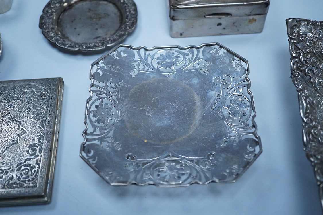 A small group of silver to include an Elizabeth II pierced shallow dish by Viners Ltd, Sheffield, 1957, diameter 12.4cm, a 1930's silver mounted cigarette box, a George III silver fiddle pattern sauce ladle and five silv